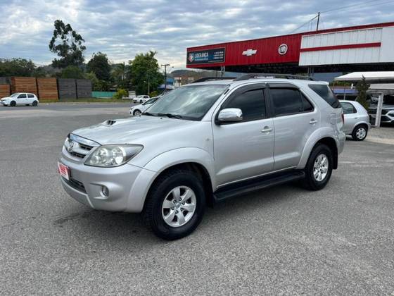 TOYOTA HILUX SW4 3.0 SRV 4X4 16V TURBO INTERCOOLER DIESEL 4P MANUAL